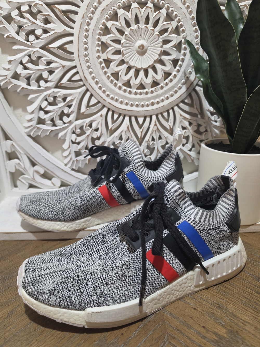 Adidas Gray Knit Sneakers with Red & Blue Stripe Accents Mens 11